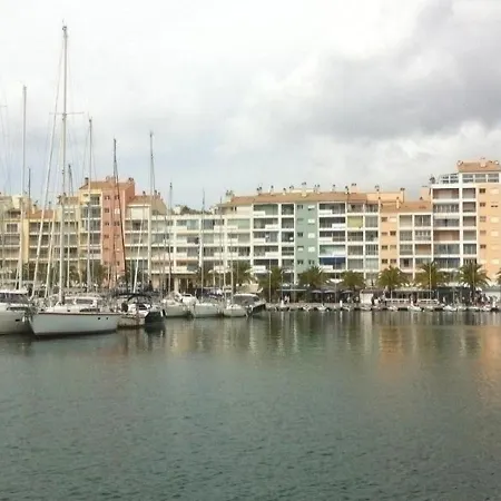 Hyeres, 4 Pieces, 6 Personnes - Fr-1-335-111 *