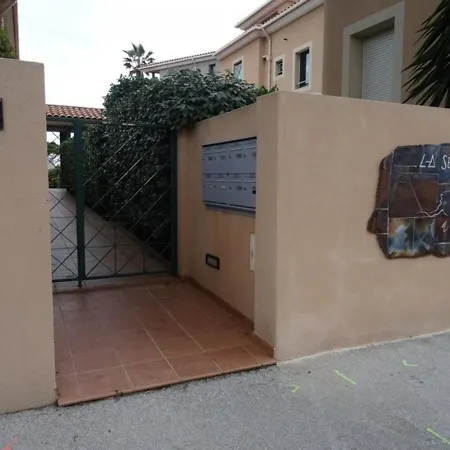 Hyeres, 4 Pieces, 6 Personnes - Fr-1-335-111 * Йер